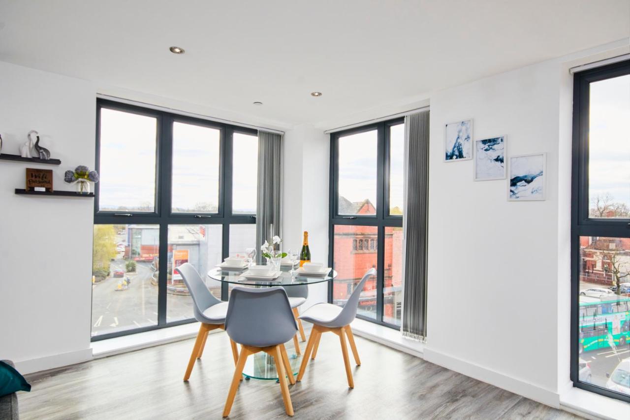 Stylish 2 Bed Apartment With Free Parking, Close To City Centre By Hass Haus Manchester Exterior photo